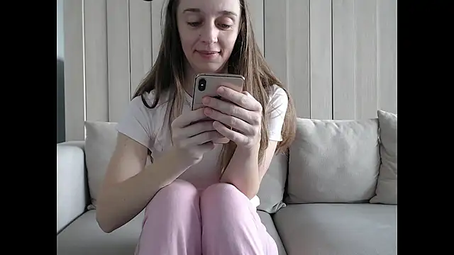 Snapshot of ShySchoolGirl chatting on 03/05/25, 09:16 ShySchoolGirl online show from 03/05/25, 09:16