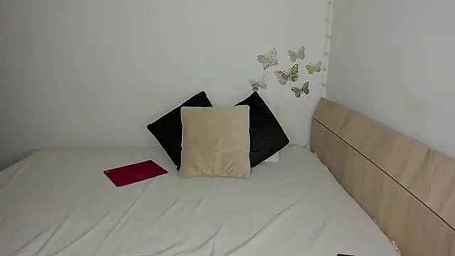 KrissLoona online show from 09/25/25, 04:27