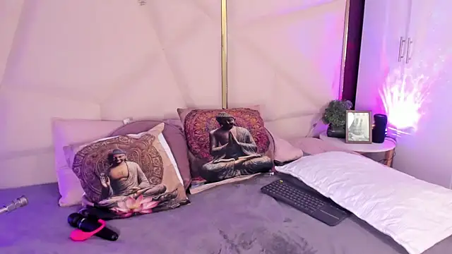 Inndrahot online show from 03/19/26, 04:27