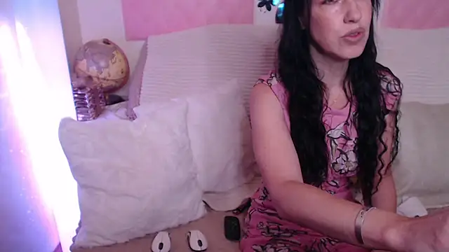 -carla- online show from 10/10/25, 04:33