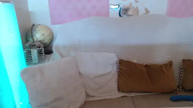Snapshot of -carla- chatting on 07/12/26, 06:15 -carla- online show from 07/12/26, 06:15
