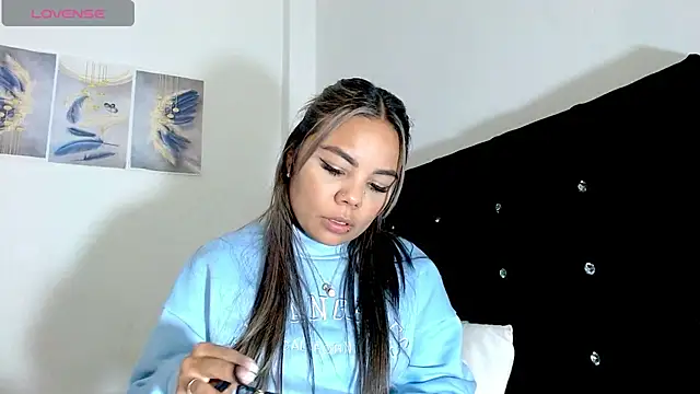 Kylie loveee online show from 03/12/26, 01:23