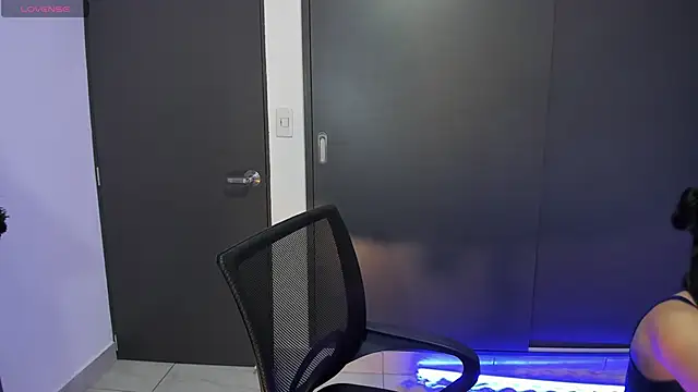 MeganWhite3 online show from 12/04/25, 05:17