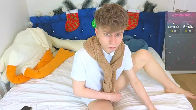 Snapshot of LandelRay chatting on 12/18/25, 12:55 LandelRay online show from 12/18/25, 12:55