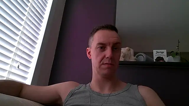 Snapshot of ploki2180 chatting on 03/15/25, 11:19 ploki2180 online show from 03/15/25, 11:19