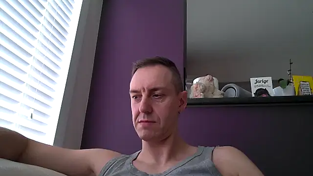 Snapshot of ploki2180 chatting on 03/16/25, 11:27 ploki2180 online show from 03/16/25, 11:27