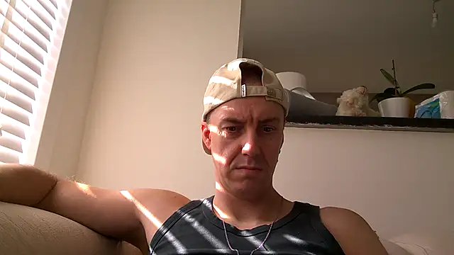 Snapshot of ploki2180 chatting on 10/12/25, 11:42 ploki2180 online show from 10/12/25, 11:42