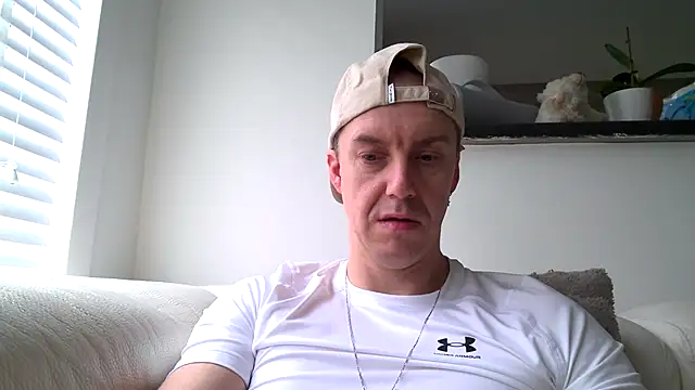 Snapshot of ploki2180 chatting on 10/19/25, 08:48 ploki2180 online show from 10/19/25, 08:48