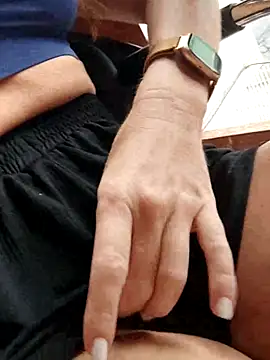 Snapshot of LilliThelo chatting on 02/22/25, 11:02 LilliThelo online show from 02/22/25, 11:02