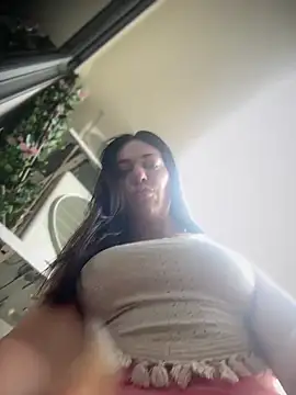 Snapshot of LilliThelo chatting on 10/18/25, 12:24 LilliThelo online show from 10/18/25, 12:24