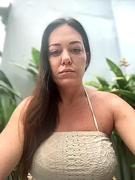 Snapshot of LilliThelo chatting on 11/02/25, 04:48 LilliThelo online show from 11/02/25, 04:48