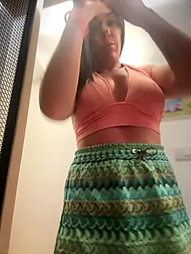 Snapshot of LilliThelo chatting on 11/04/25, 10:14 LilliThelo online show from 11/04/25, 10:14