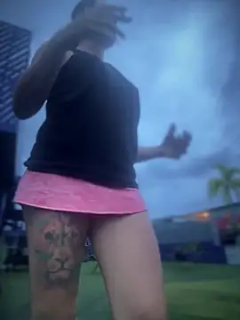 Snapshot of LilliThelo chatting on 11/20/25, 11:10 LilliThelo online show from 11/20/25, 11:10