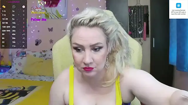 Snapshot of MissLexyGold chatting on 10/18/25, 02:07 MissLexyGold online show from 10/18/25, 02:07