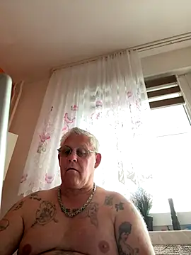 smaili1513 online show from 09/17/25, 12:18