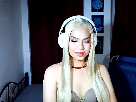 Snapshot of MistressLuna1 chatting on 03/30/26, 05:14 MistressLuna1 online show from 03/30/26, 05:14