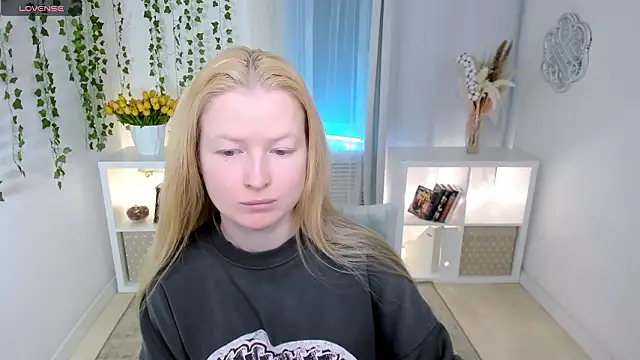 Laly Peach online show from 03/21/26, 06:51