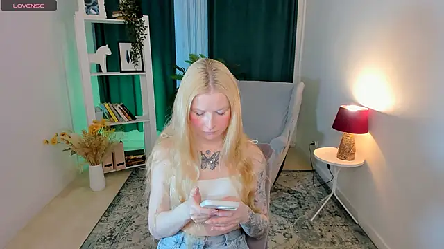 Laly Peach online show from 04/30/26, 11:27
