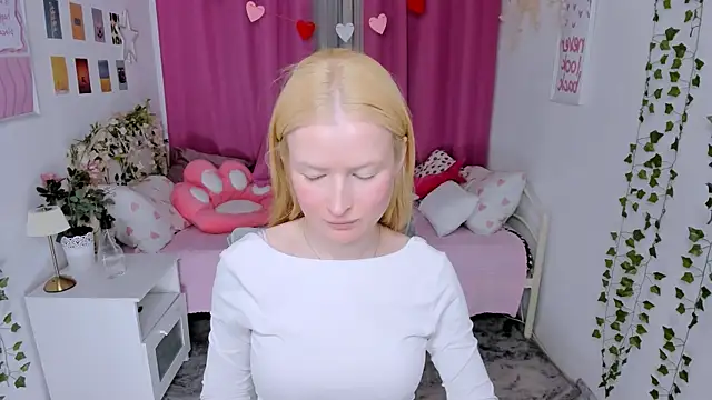 Laly Peach online show from 06/07/26, 06:50