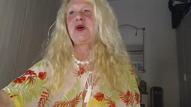 Snapshot of THESensualhorny chatting on 02/20/25, 02:02 THESensualhorny online show from 02/20/25, 02:02