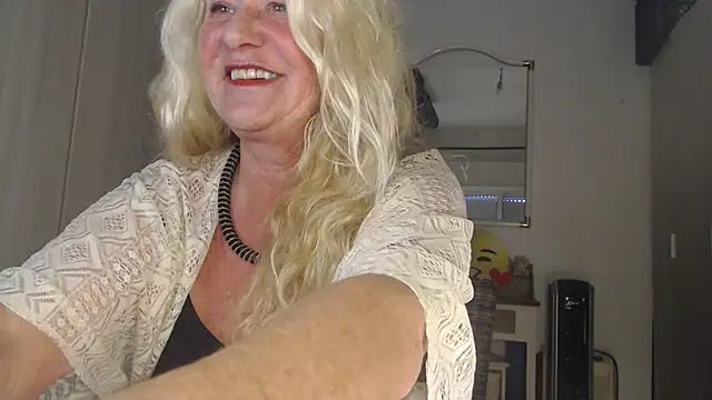 Snapshot of THESensualhorny chatting on 02/24/25, 02:37 THESensualhorny online show from 02/24/25, 02:37