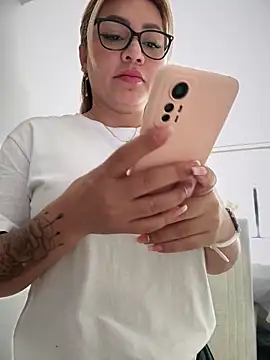 Snapshot of DIANITA_1988 chatting on 01/16/25, 03:02 DIANITA 1988 online show from 01/16/25, 03:02