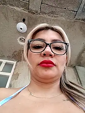 Snapshot of DIANITA_1988 chatting on 02/17/25, 09:19 DIANITA 1988 online show from 02/17/25, 09:19