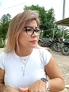 Snapshot of DIANITA_1988 chatting on 02/23/25, 07:38 DIANITA 1988 online show from 02/23/25, 07:38