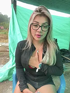 Snapshot of DIANITA_1988 chatting on 03/12/25, 06:44 DIANITA 1988 online show from 03/12/25, 06:44