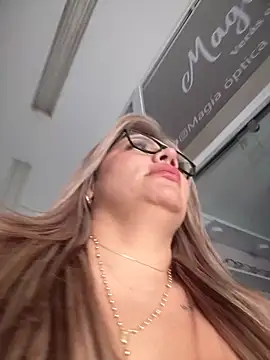 Snapshot of DIANITA_1988 chatting on 09/13/25, 01:11 DIANITA 1988 online show from 09/13/25, 01:11