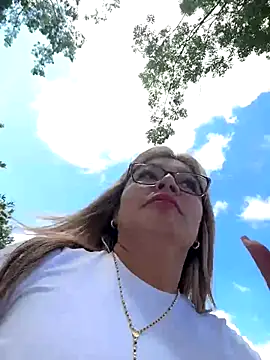 Snapshot of DIANITA_1988 chatting on 09/23/25, 03:37 DIANITA 1988 online show from 09/23/25, 03:37