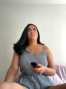 Nina lovi online show from 10/22/25, 09:14