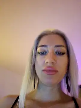 Snapshot of Fuck-Gina chatting on 03/22/25, 04:03 Fuck-Gina online show from 03/22/25, 04:03