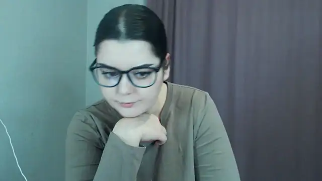 Snapshot of ohhhMie chatting on 12/18/24, 03:11 ohhhMie online show from 12/18/24, 03:11