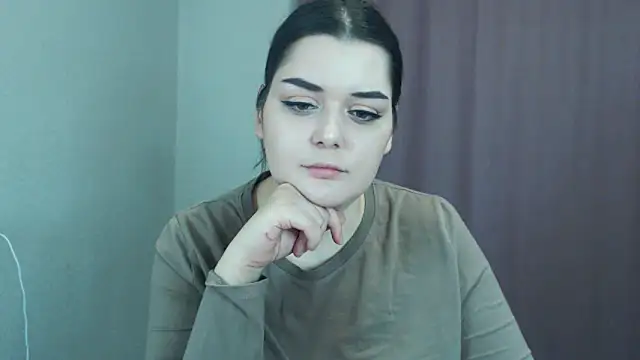 Snapshot of ohhhMie chatting on 12/18/24, 06:14 ohhhMie online show from 12/18/24, 06:14