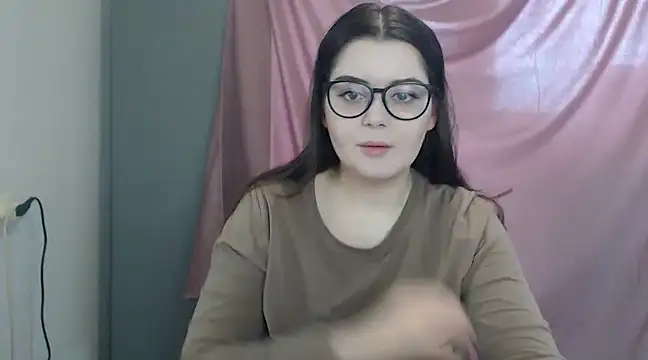 Snapshot of ohhhMie chatting on 02/15/25, 07:49 ohhhMie online show from 02/15/25, 07:49