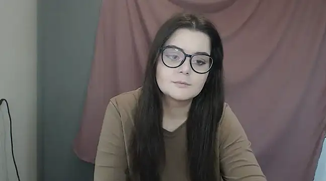 Snapshot of ohhhMie chatting on 02/16/25, 04:32 ohhhMie online show from 02/16/25, 04:32