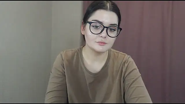 Snapshot of ohhhMie chatting on 02/20/25, 04:14 ohhhMie online show from 02/20/25, 04:14