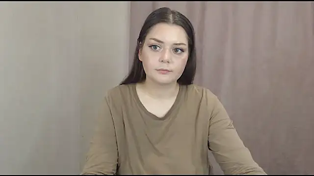 Snapshot of ohhhMie chatting on 09/16/25, 10:27 ohhhMie online show from 09/16/25, 10:27