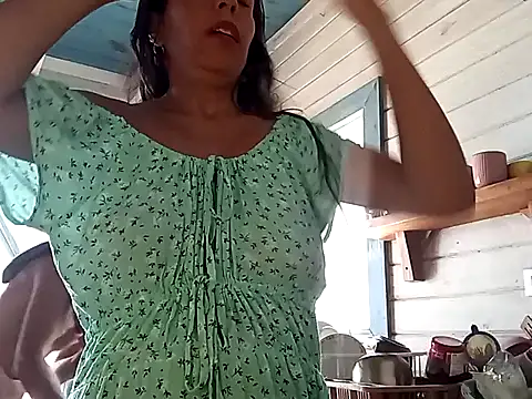 Snapshot of Luna-Natural chatting on 02/07/25, 04:24 Luna-Natural online show from 02/07/25, 04:24