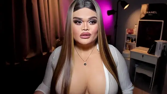 Snapshot of KarolinaThompson chatting on 12/01/24, 04:29 KarolinaThompson online show from 12/01/24, 04:29