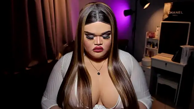 Snapshot of KarolinaThompson chatting on 12/01/24, 07:36 KarolinaThompson online show from 12/01/24, 07:36