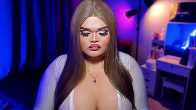 Snapshot of KarolinaThompson chatting on 12/08/24, 01:13 KarolinaThompson online show from 12/08/24, 01:13