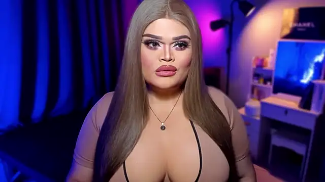 Snapshot of KarolinaThompson chatting on 12/08/24, 07:43 KarolinaThompson online show from 12/08/24, 07:43