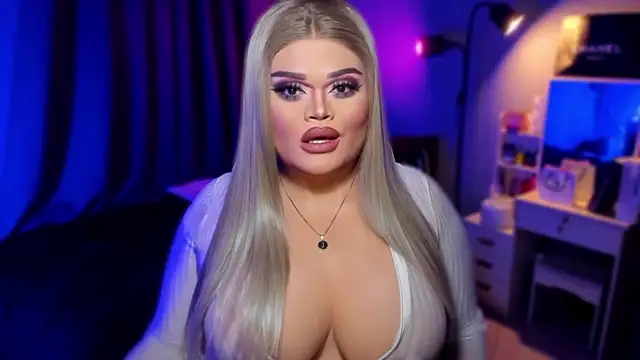 Snapshot of KarolinaThompson chatting on 12/14/24, 08:29 KarolinaThompson online show from 12/14/24, 08:29