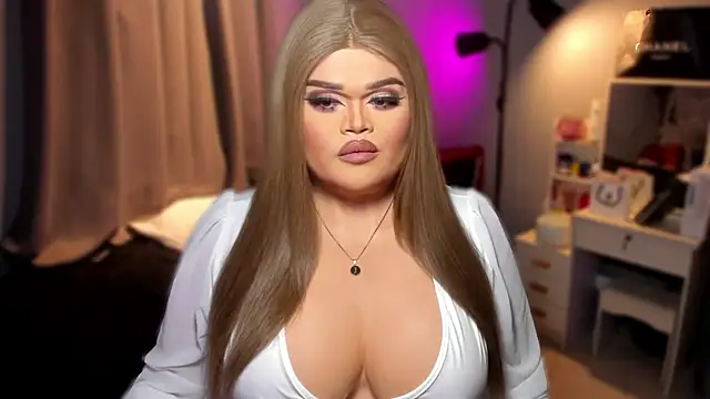 Snapshot of KarolinaThompson chatting on 12/21/24, 02:30 KarolinaThompson online show from 12/21/24, 02:30