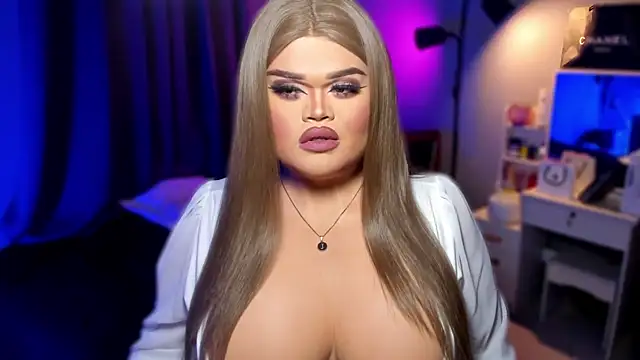 Snapshot of KarolinaThompson chatting on 12/21/24, 05:36 KarolinaThompson online show from 12/21/24, 05:36