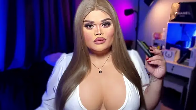 Snapshot of KarolinaThompson chatting on 12/22/24, 12:27 KarolinaThompson online show from 12/22/24, 12:27