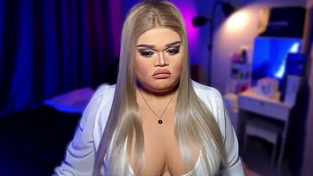 Snapshot of KarolinaThompson chatting on 01/19/25, 03:42 KarolinaThompson online show from 01/19/25, 03:42