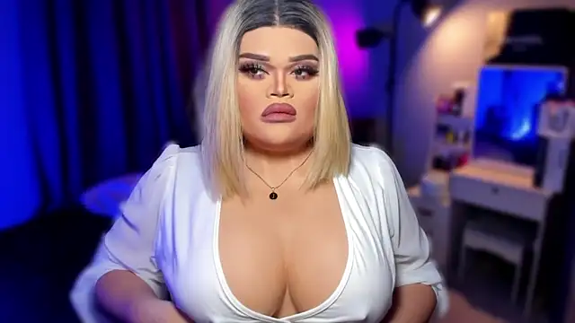 Snapshot of KarolinaThompson chatting on 01/25/25, 07:06 KarolinaThompson online show from 01/25/25, 07:06